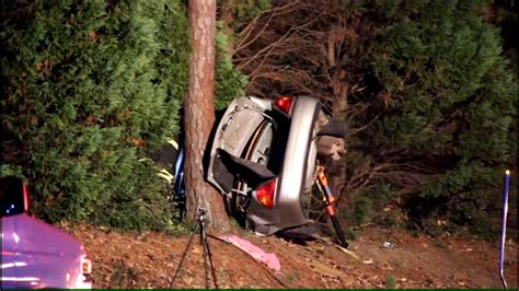 1 killed, 1 seriously injured after car crashes into tree